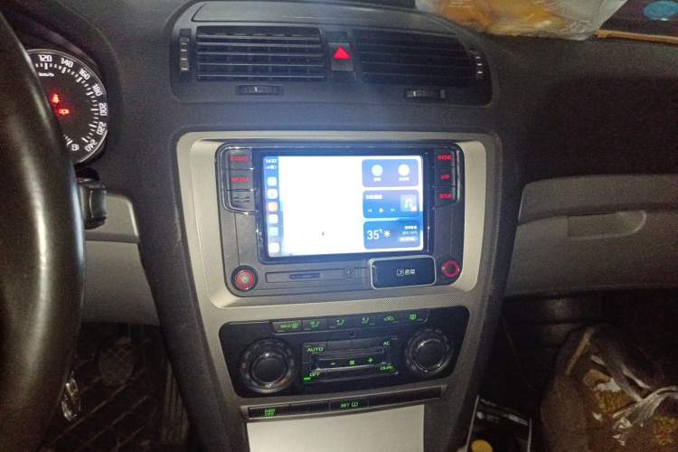 Used Skoda Octavia 2014 1.6L Manual Yijun Edition Audio And AC Panel