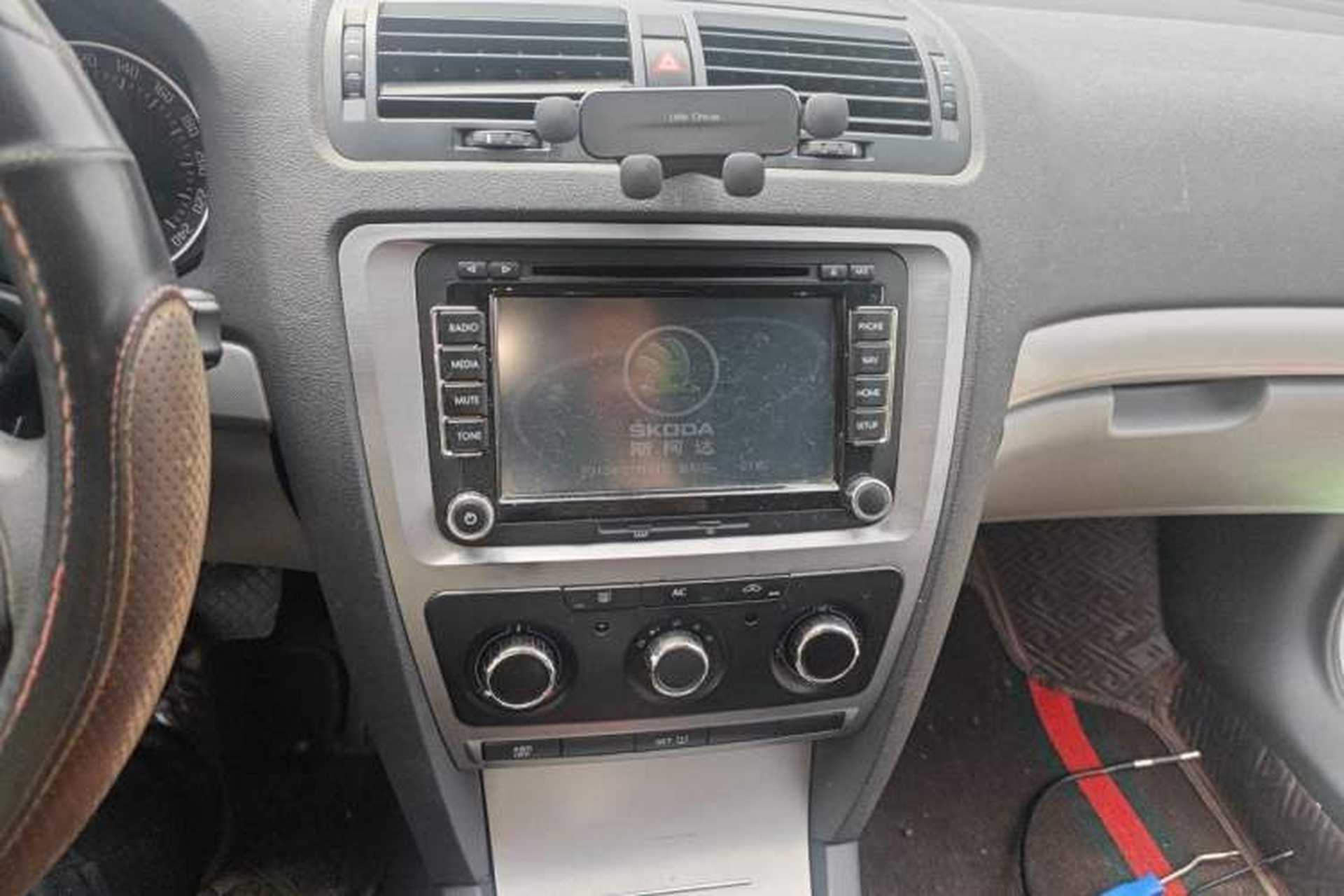 Used Skoda Octavia 2014 1.6L Automatic Eado Edition Audio And AC Panel