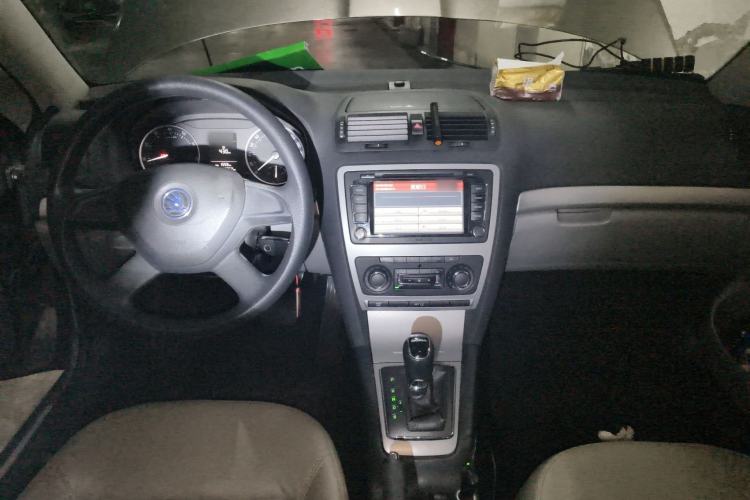 Used Skoda Octavia 2014 1.6L Automatic Yijun Edition Center Console