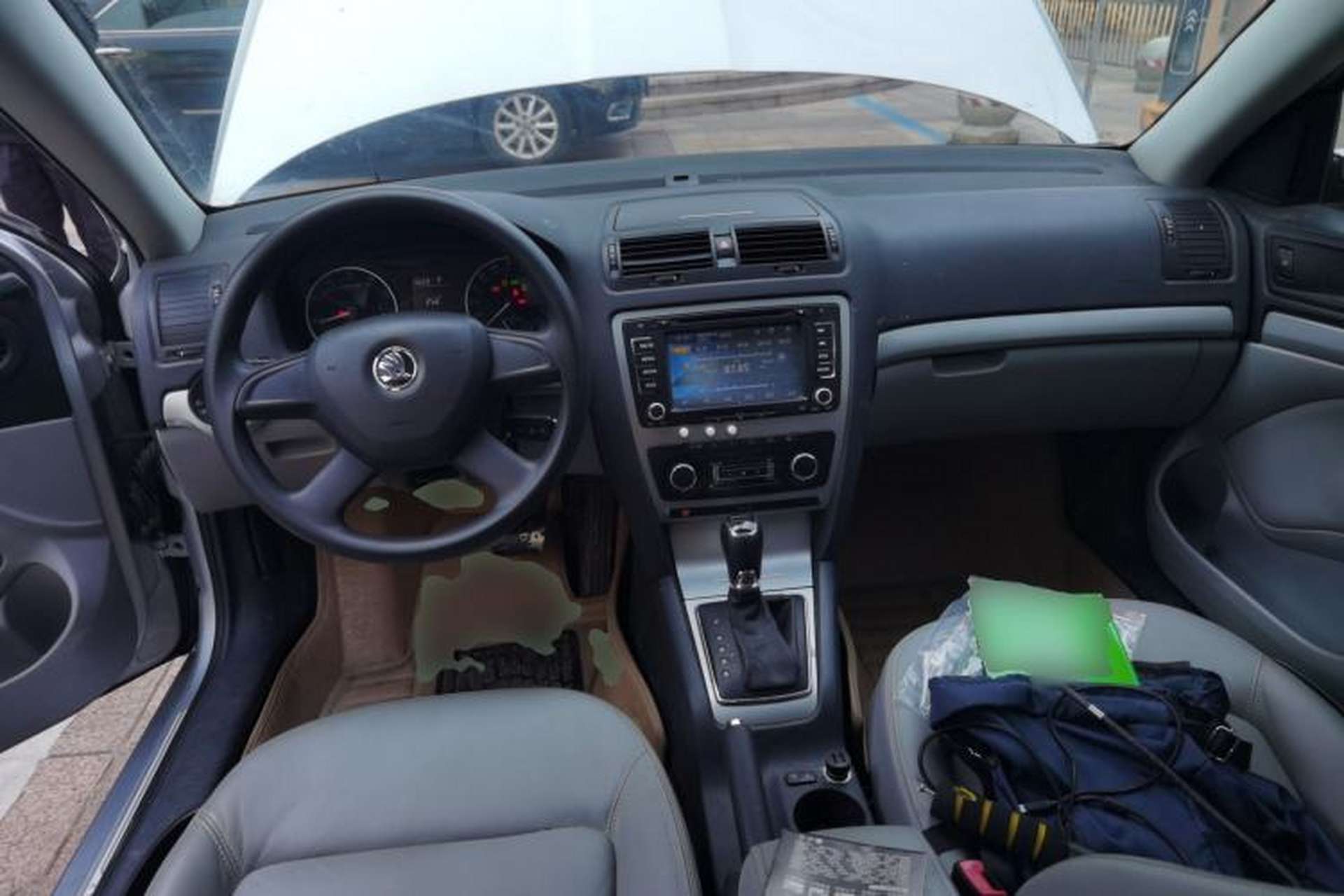 Used Skoda Octavia 2014 1.6L Automatic Yijun Edition Center Console