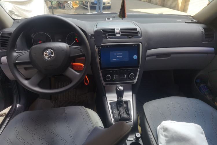 Used Skoda Octavia 2014 1.6L Automatic Yijun Edition Center Console