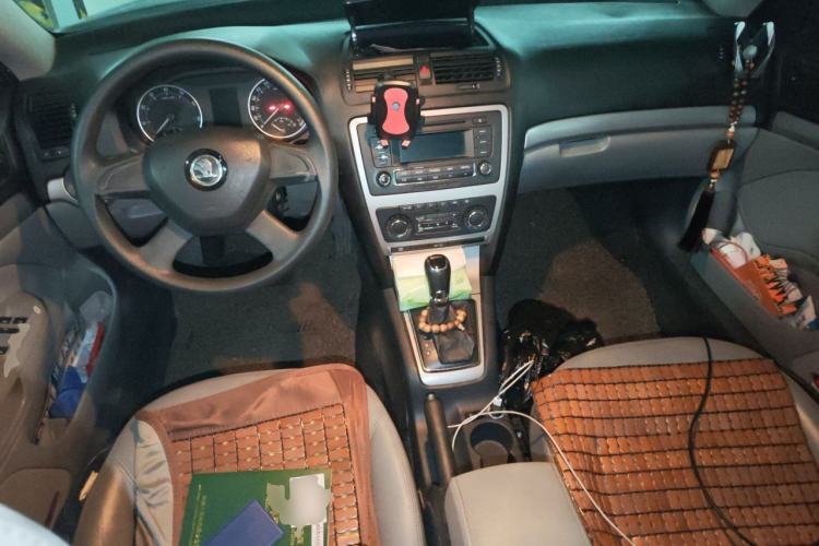 Used Skoda Octavia 2014 1.6L Automatic Yijun Edition Center Console