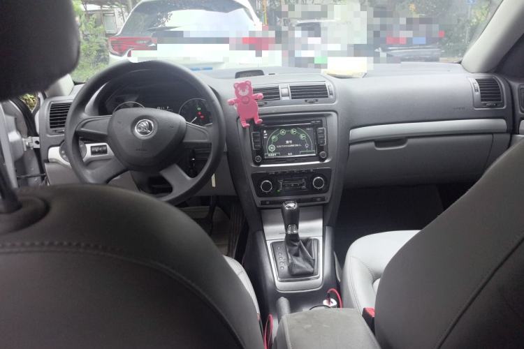 Used Skoda Octavia 2014 1.6L Automatic Yijun Edition Center Console