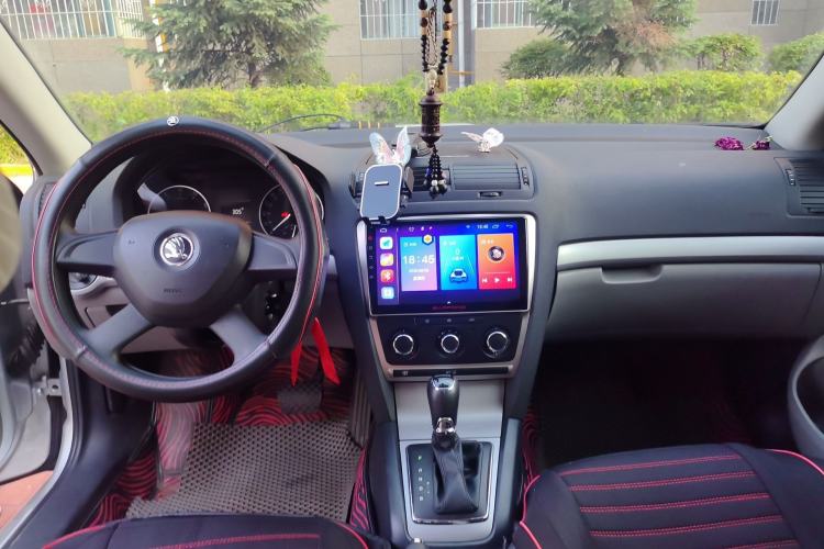 Used Skoda Octavia 2014 1.6L Automatic Yijie Edition Center Console