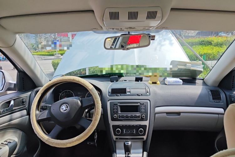 Used Skoda Octavia 2014 1.6L Automatic Yijun Edition Center Console