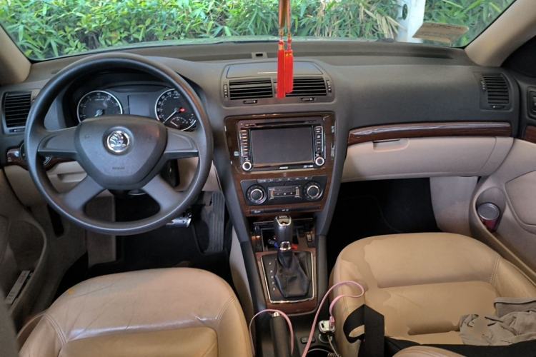 Used Skoda Octavia 2014 1.4TSI DSG Yijun Edition Center Console
