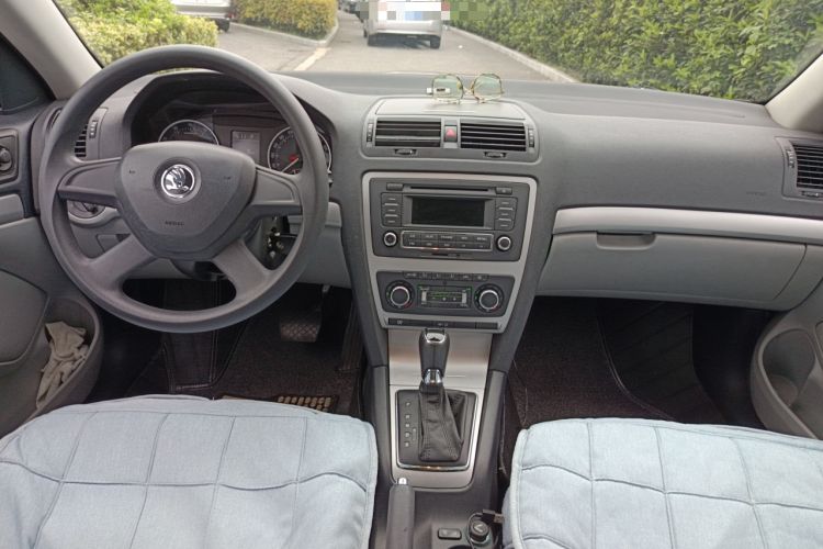Used Skoda Octavia 2014 1.6L Automatic Yijun Edition Center Console