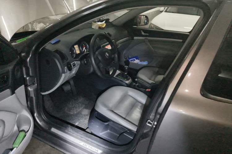 Used Skoda Octavia 2014 1.6L Automatic Yijun Edition Driver Seat