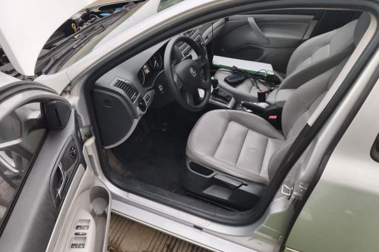 Used Skoda Octavia 2014 1.6L Automatic Yijun Edition Driver Seat