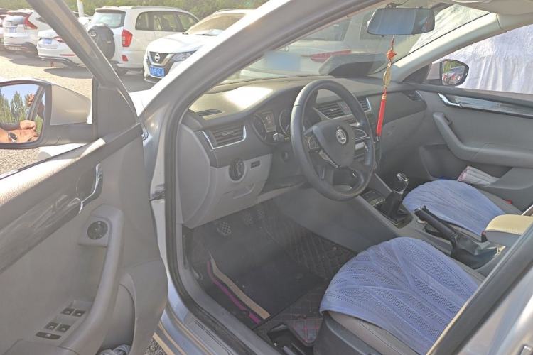 Used Skoda Octavia 2014 1.6L Manual Yijie Edition Driver Seat