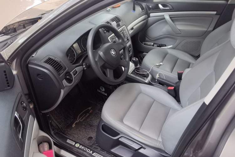 Used Skoda Octavia 2014 1.6L Automatic Yijun Edition Driver Seat