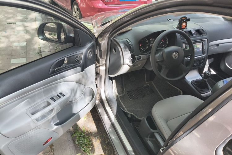 Used Skoda Octavia 2014 1.6L Manual Yijun Edition Driver Seat