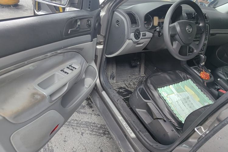 Used Skoda Octavia 2014 1.6L Automatic Yijie Edition Driver Seat