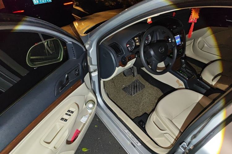 Used Skoda Octavia 2014 1.6L Automatic Yijun Edition Driver Seat