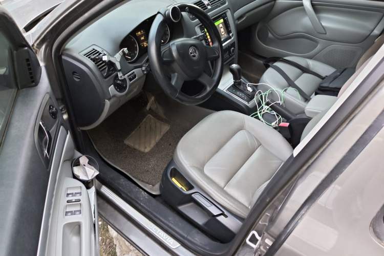 Used Skoda Octavia 2014 1.6L Automatic Yijun Edition Driver Seat