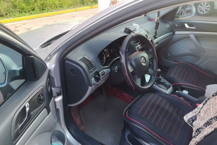 Used Skoda Octavia 2014 1.6L Automatic Yijie Edition Driver Seat