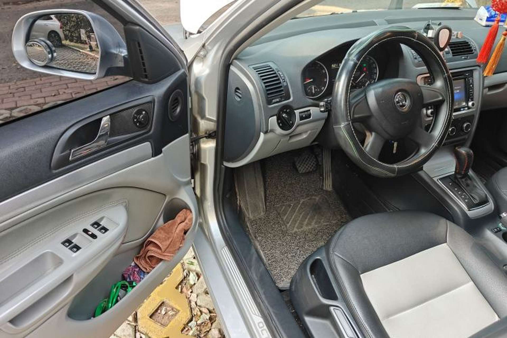 Used Skoda Octavia 2014 1.6L Automatic Yijie Edition Driver Seat