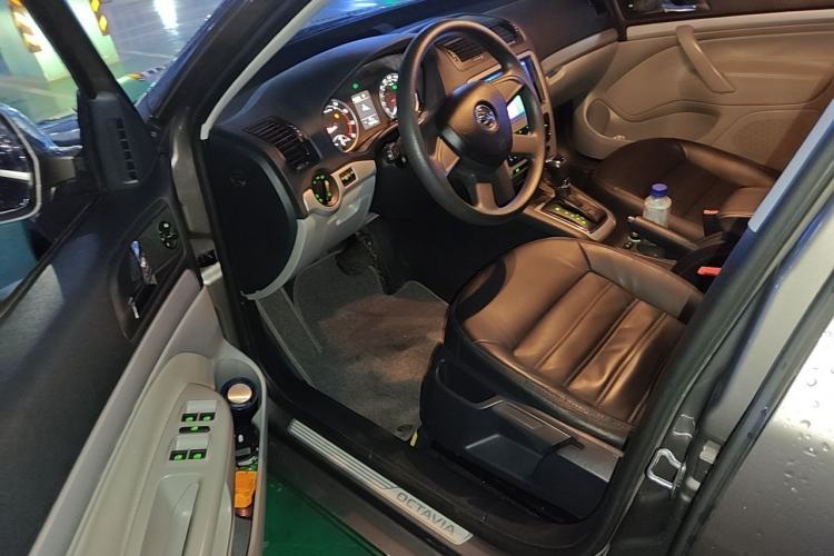 Used Skoda Octavia 2014 1.6L Automatic Yijie Edition Driver Seat