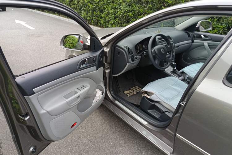 Used Skoda Octavia 2014 1.6L Automatic Yijun Edition Driver Seat