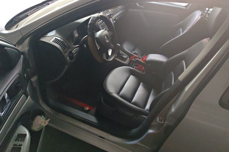 Used Skoda Octavia 2014 1.6L Automatic Yijie Edition Driver Seat