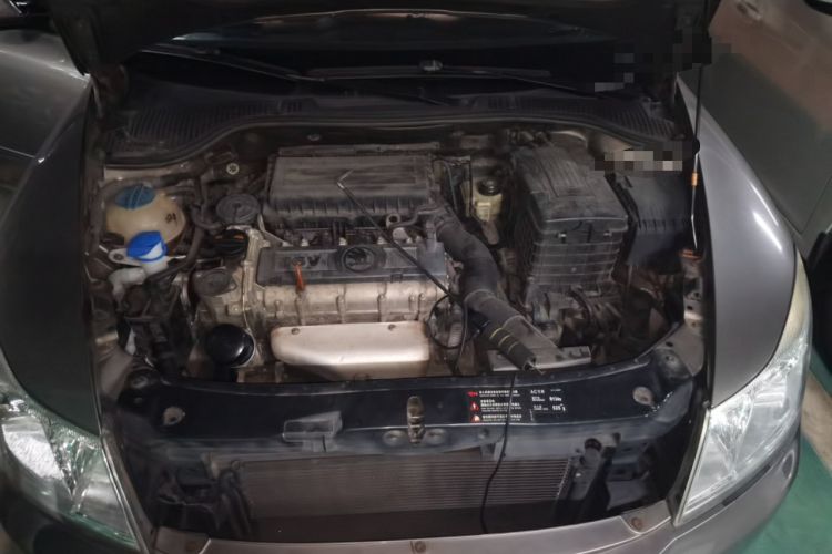 Used Skoda Octavia 2014 1.6L Automatic Yijun Edition Engine Bay