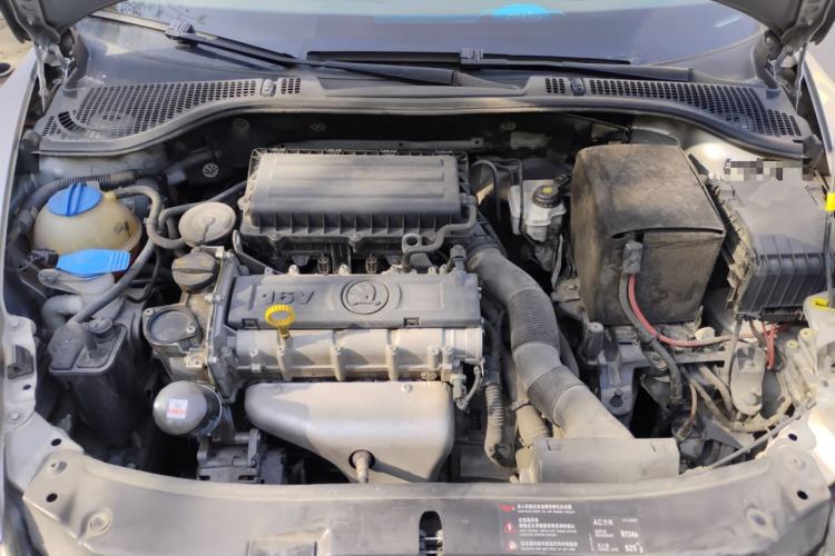 Used Skoda Octavia 2014 1.6L Automatic Yijie Edition Engine Bay