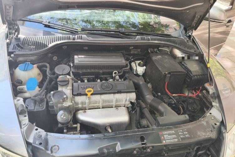 Used Skoda Octavia 2014 1.6L Manual Yijun Edition Engine Bay