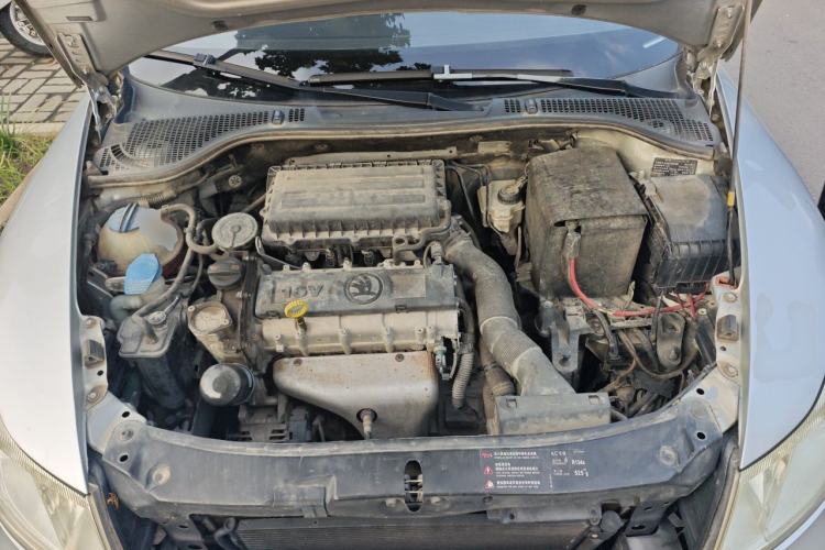 Used Skoda Octavia 2014 1.6L Automatic Yijie Edition Engine Bay