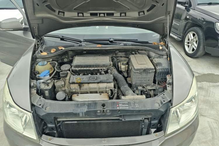 Used Skoda Octavia 2014 1.6L Automatic Eado Edition Engine Bay