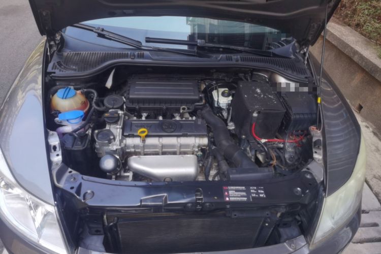 Used Skoda Octavia 2014 1.6L Automatic Yijun Edition Engine Bay