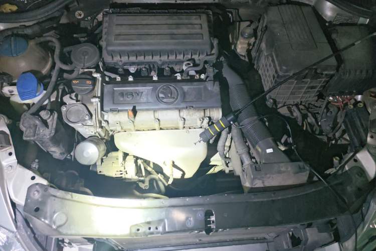 Used Skoda Octavia 2014 1.6L Automatic Yijun Edition Engine Bay
