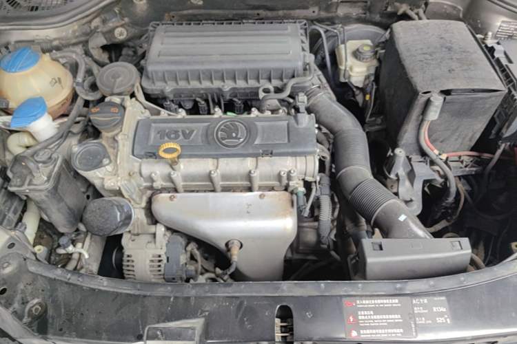 Used Skoda Octavia 2014 1.6L Automatic Yijie Edition Engine Bay