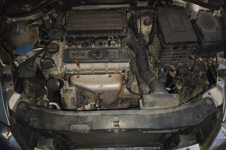 Used Skoda Octavia 2014 1.6L Automatic Yijun Edition Engine Bay