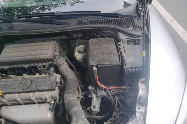 Used Skoda Octavia 2014 1.6L Manual Yijun Edition Engine Bay Left