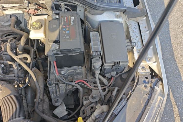 Used Skoda Octavia 2014 1.6L Manual Yijie Edition Engine Bay Left