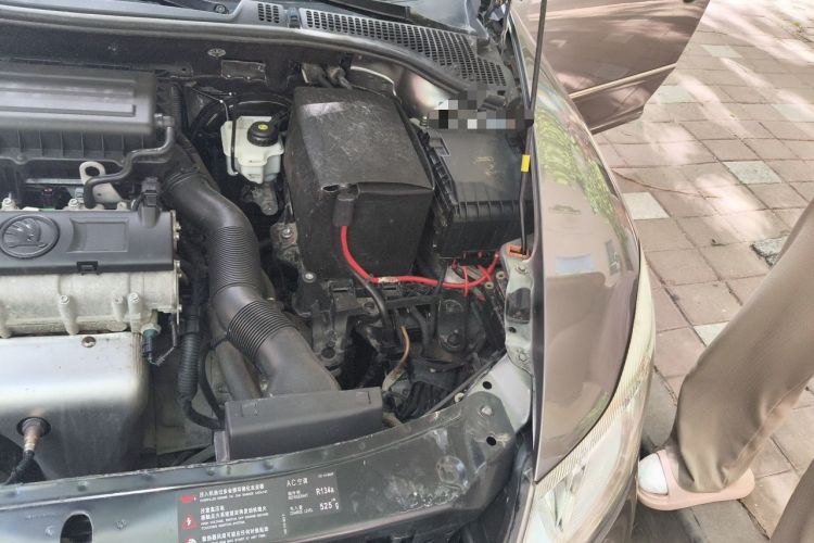 Used Skoda Octavia 2014 1.6L Manual Yijun Edition Engine Bay Left