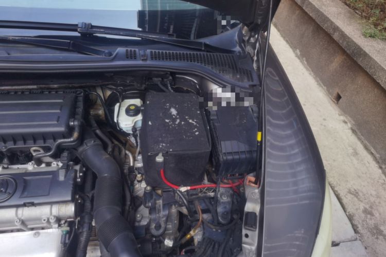 Used Skoda Octavia 2014 1.6L Automatic Yijun Edition Engine Bay Left