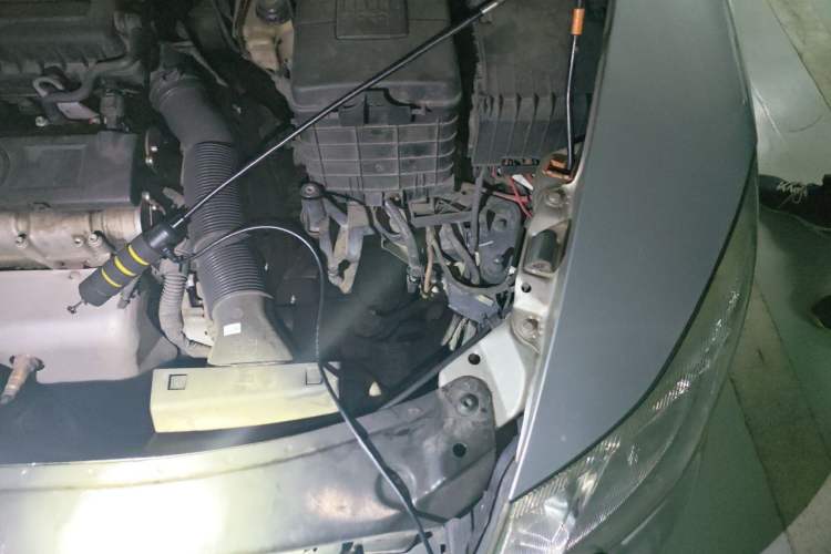 Used Skoda Octavia 2014 1.6L Automatic Yijun Edition Engine Bay Left