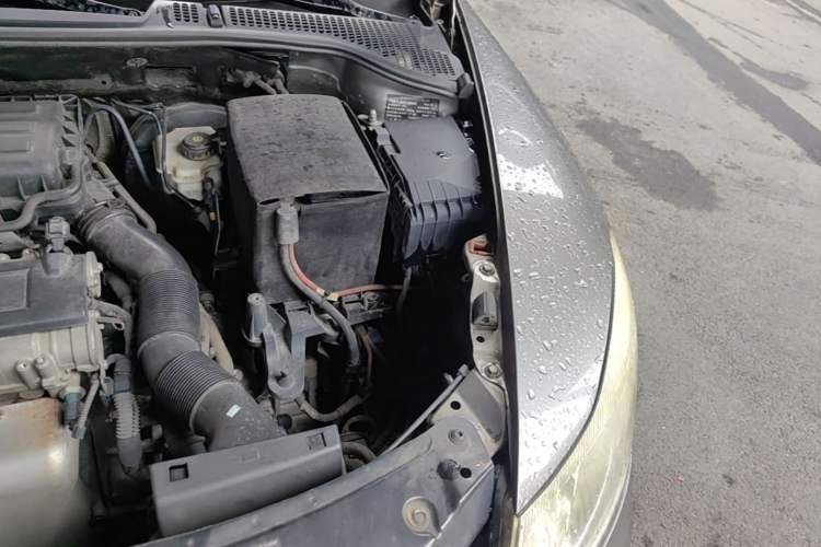 Used Skoda Octavia 2014 1.6L Automatic Yijie Edition Engine Bay Left