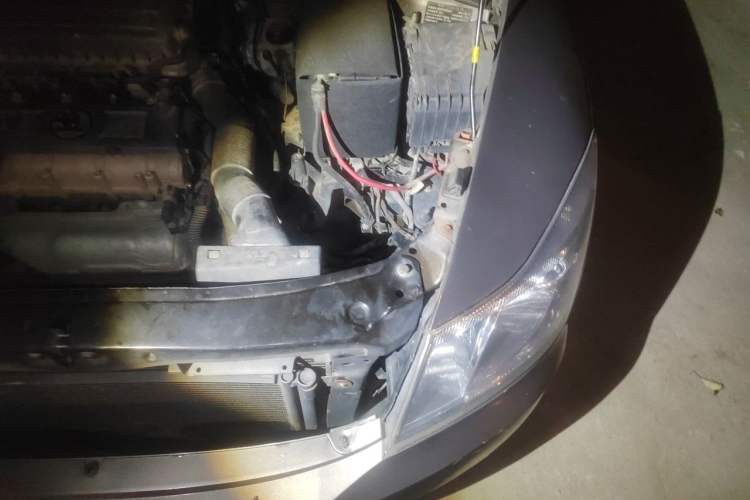 Used Skoda Octavia 2014 1.6L Automatic Yijun Edition Engine Bay Left