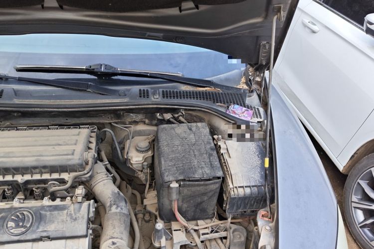 Used Skoda Octavia 2014 1.6L Automatic Yijun Edition Engine Bay Left