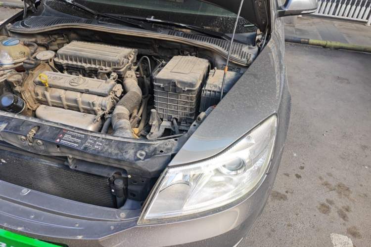 Used Skoda Octavia 2014 1.6L Automatic Yijie Edition Engine Bay Left