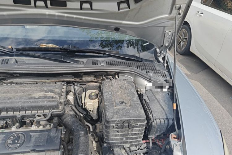 Used Skoda Octavia 2014 1.6L Automatic Eado Edition Engine Bay Left