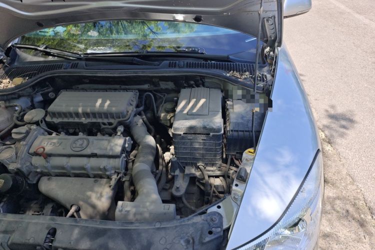 Used Skoda Octavia 2014 1.6L Automatic Yijun Edition Engine Bay Left