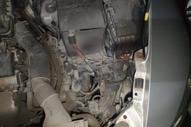 Used Skoda Octavia 2014 1.6L Automatic Yijie Edition Engine Bay Left