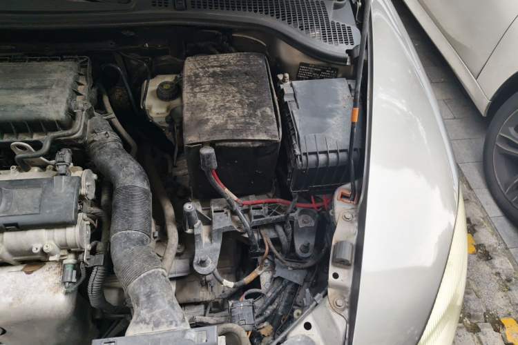 Used Skoda Octavia 2014 1.6L Automatic Yijie Edition Engine Bay Left