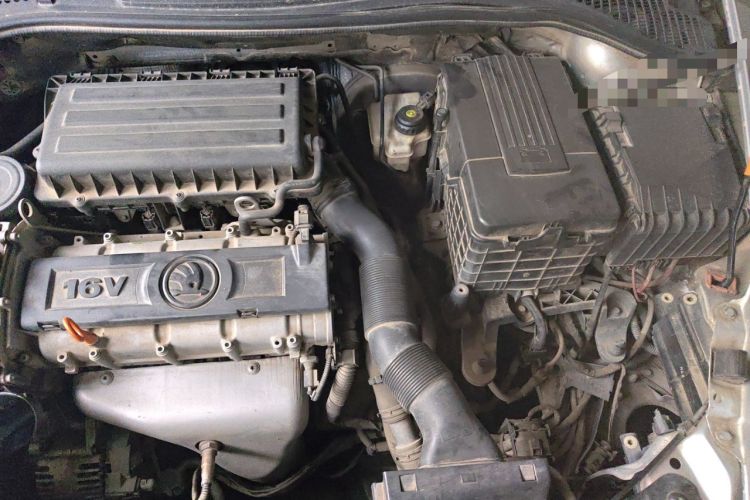 Used Skoda Octavia 2014 1.6L Automatic Yijie Edition Engine Bay Left