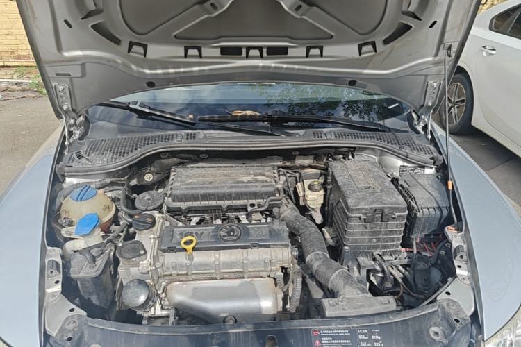 Used Skoda Octavia 2014 1.6L Automatic Eado Edition Engine Bay