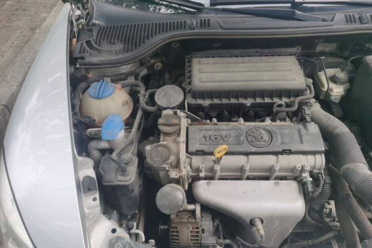 Used Skoda Octavia 2014 1.6L Manual Yijun Edition Engine Bay Right