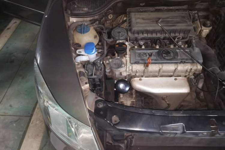 Used Skoda Octavia 2014 1.6L Automatic Yijun Edition Engine Bay Right